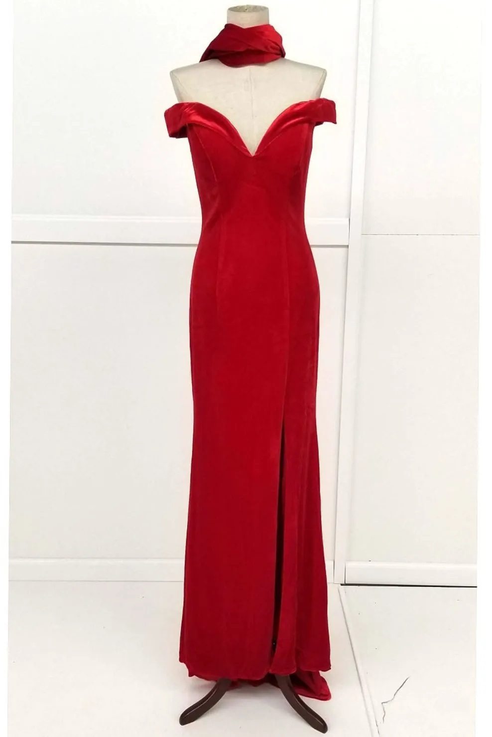 Chicas Eveningn Gown 6532